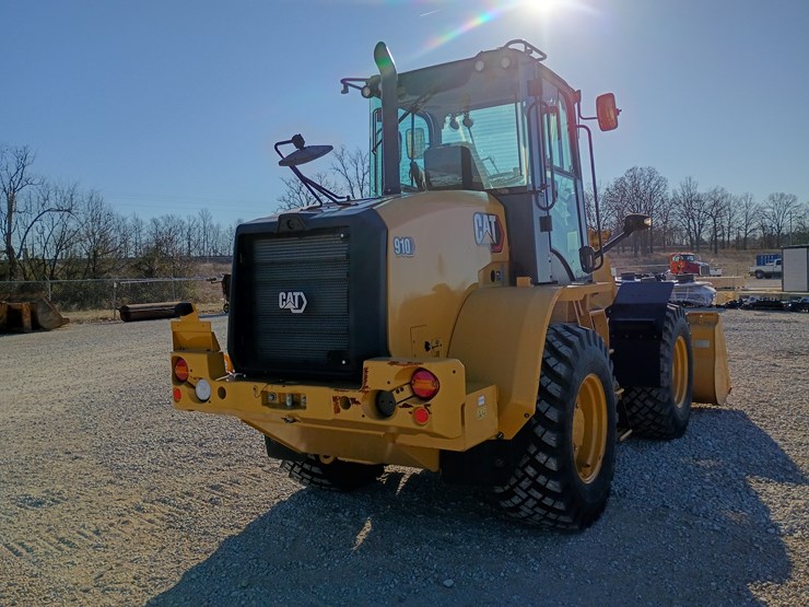 2023-caterpillar-910-image-8