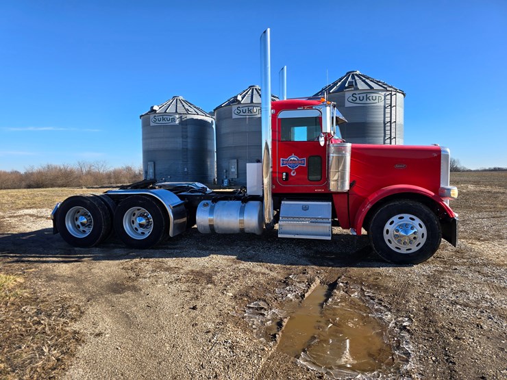 2008-peterbilt-388-image-17