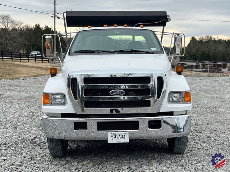 2004-ford-f650-image-13