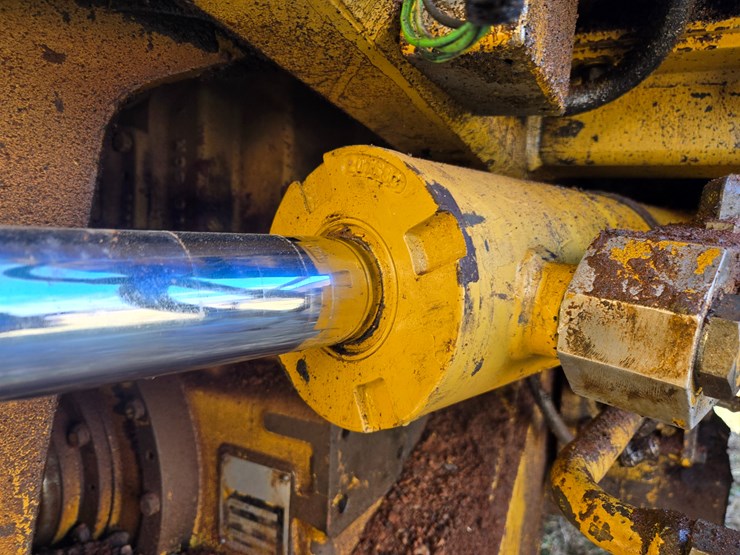 caterpillar-d25c-image-88