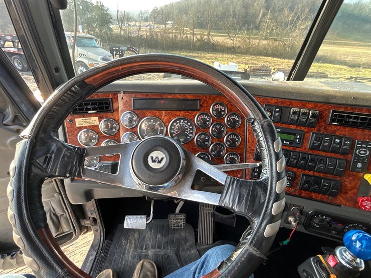 2005-western-star-4900-image-20