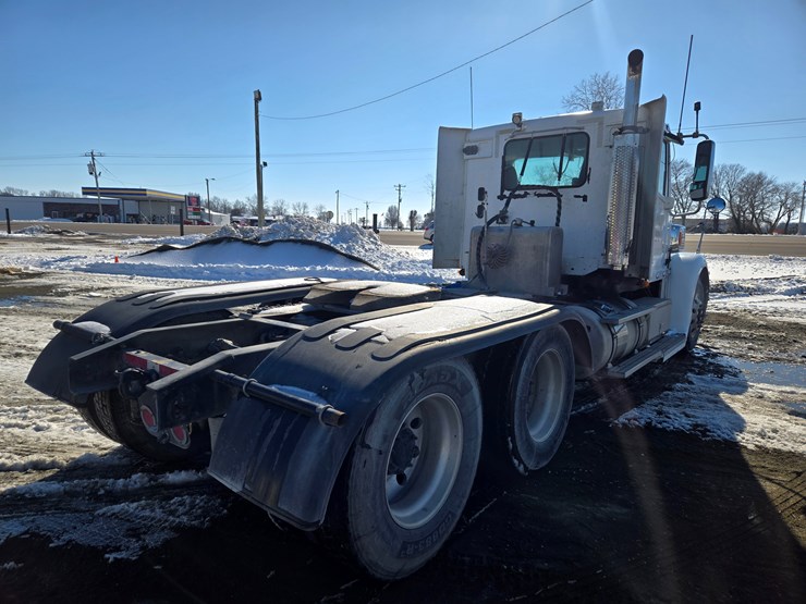 2012-freightliner-coronado-132-image-20