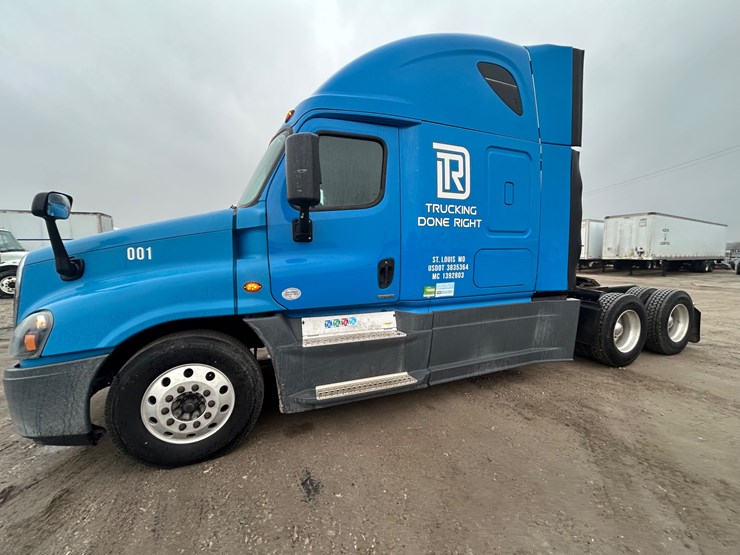 2015-freightliner-cascadia-125-image-7