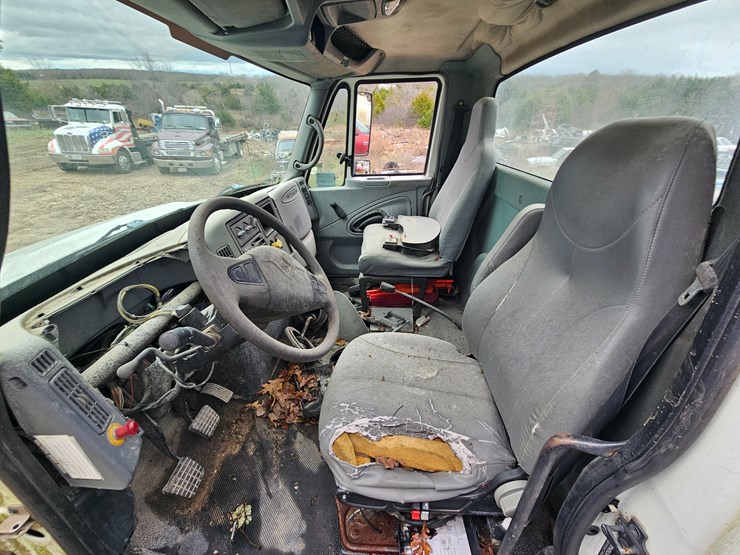 2004-international-durastar-4300-image-14