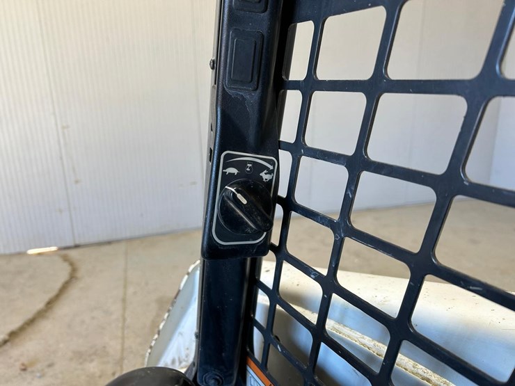 2017-bobcat-t590-image-25