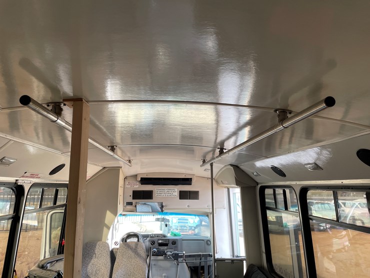 2009-ford-e350-image-25