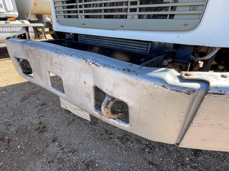 1996-freightliner-fl80-image-38