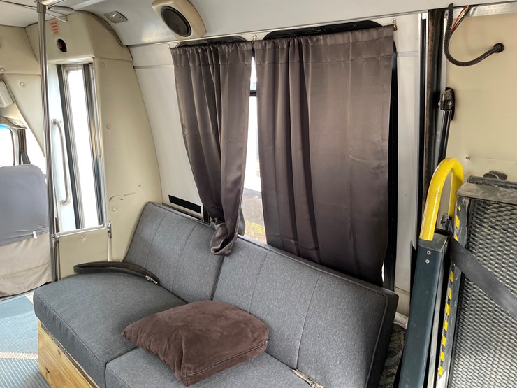 1998-ford-e350-image-19