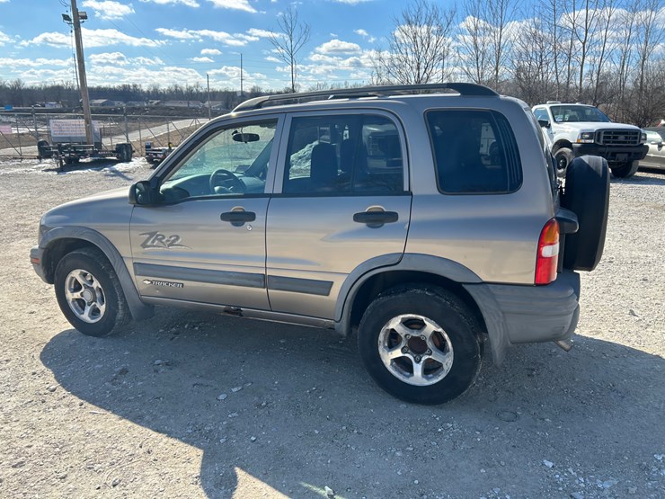 2003-chevrolet-tracker-image-5