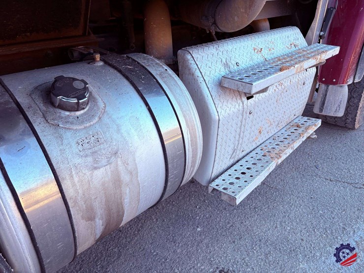 2018-freightliner-sd122-tri-axle-dump-truck-image-35