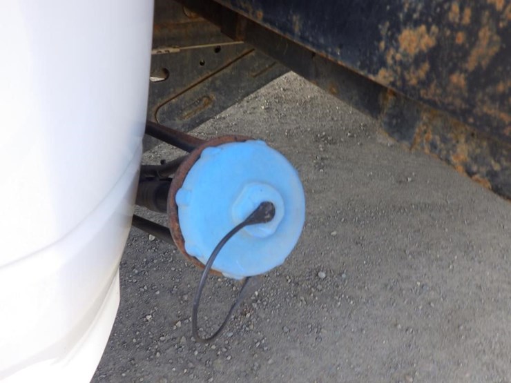 2018-ram-5500-crew-cab-flatbed-truck-image-13