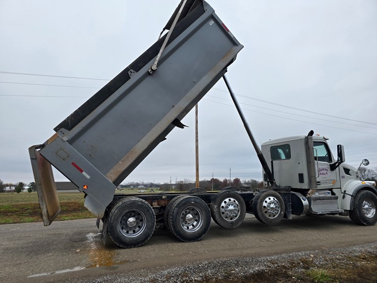 2020-peterbilt-567-image-74