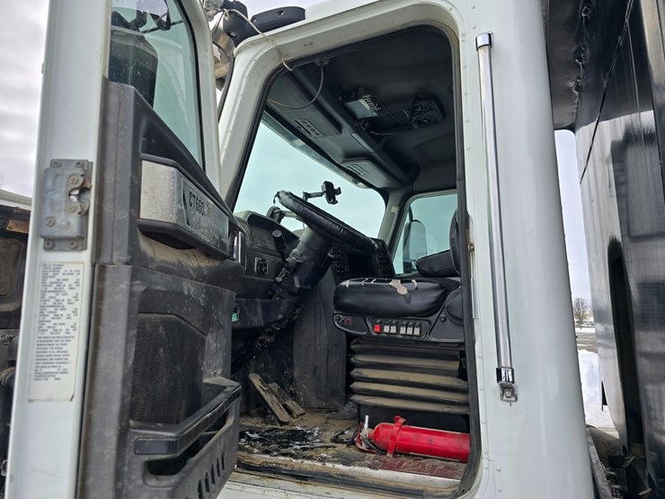 2012-caterpillar-660-image-93