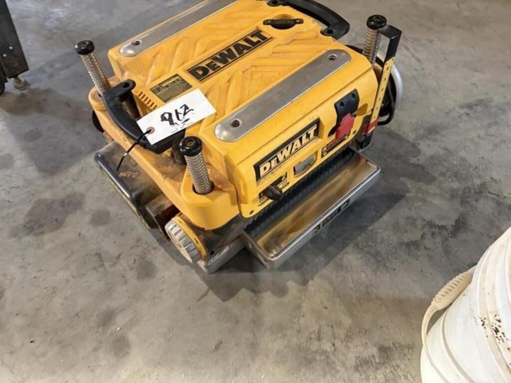 dewalt-13"-thickness-planer-image-1