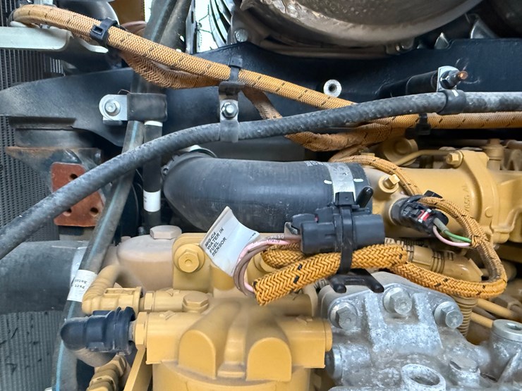 2023-caterpillar-953-image-85