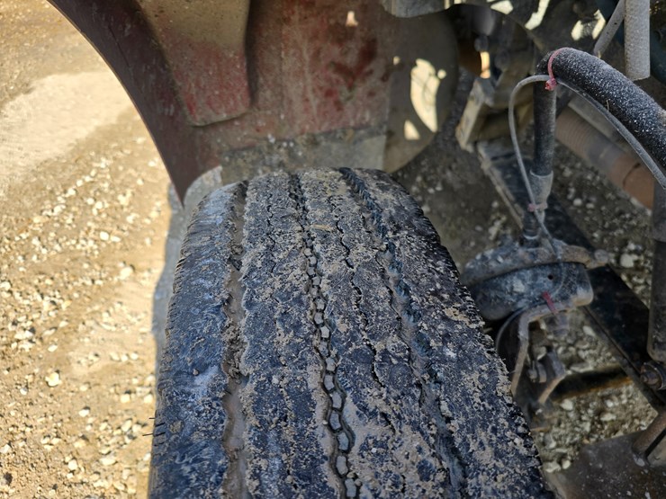 1999-peterbilt-330-image-34