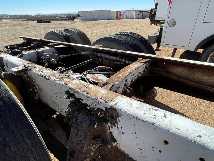 1996-freightliner-fl80-image-121