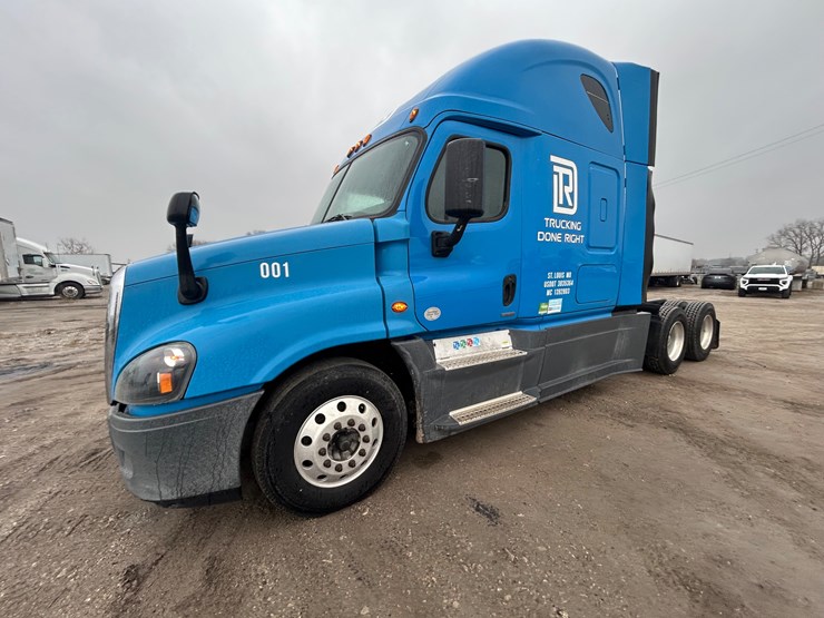 2015-freightliner-cascadia-125-image-5