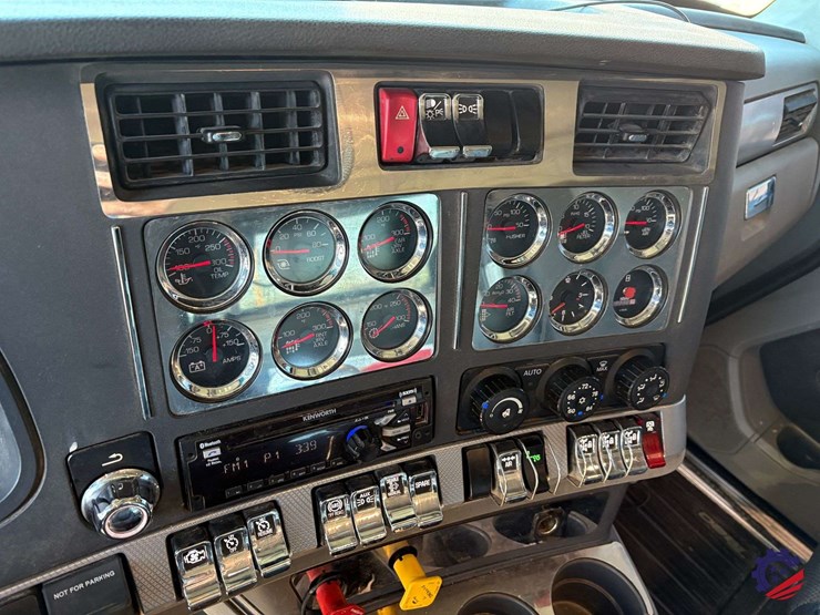 2020-kenworth-t880-image-68