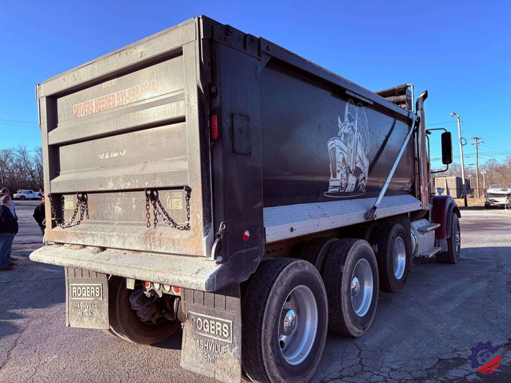 2018-freightliner-sd122-tri-axle-dump-truck-image-11