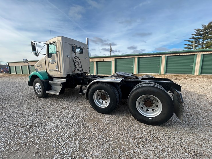 2001-kenworth-t800-image-10