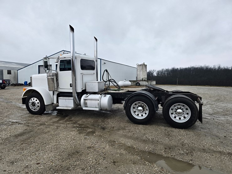 2007-peterbilt-379-image-10