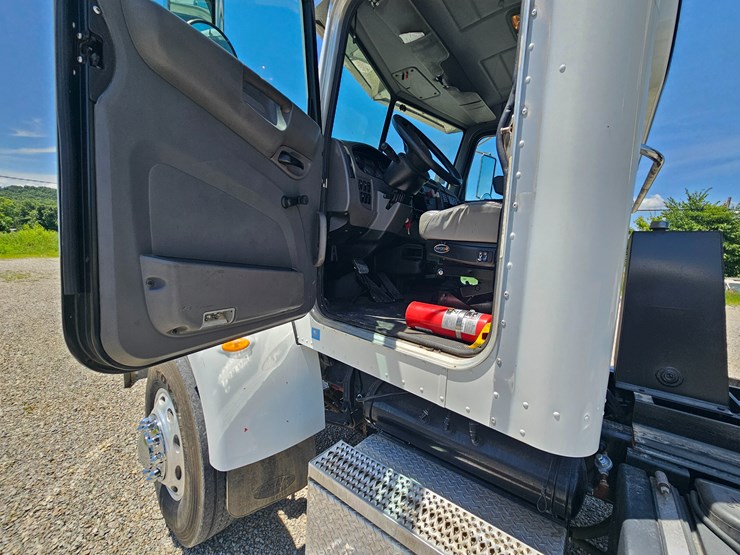 2012-peterbilt-382-image-77