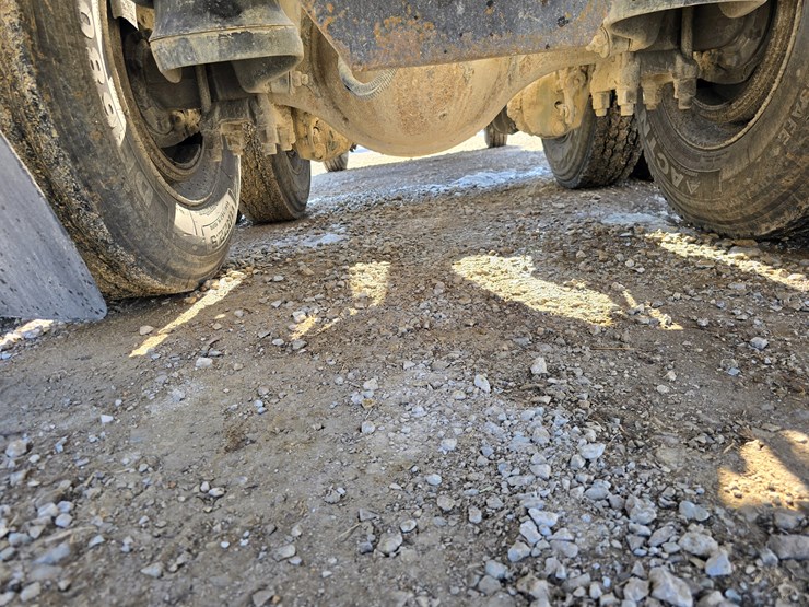 1999-peterbilt-330-image-71