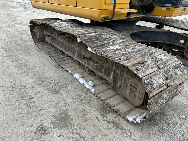 2019-deere-210g-lc-image-11