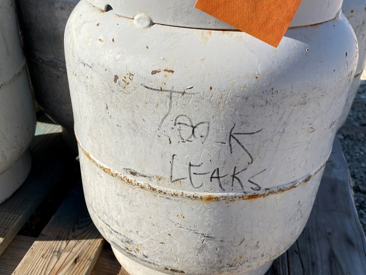 #3123-•-forklift-propane-tanks-image-5