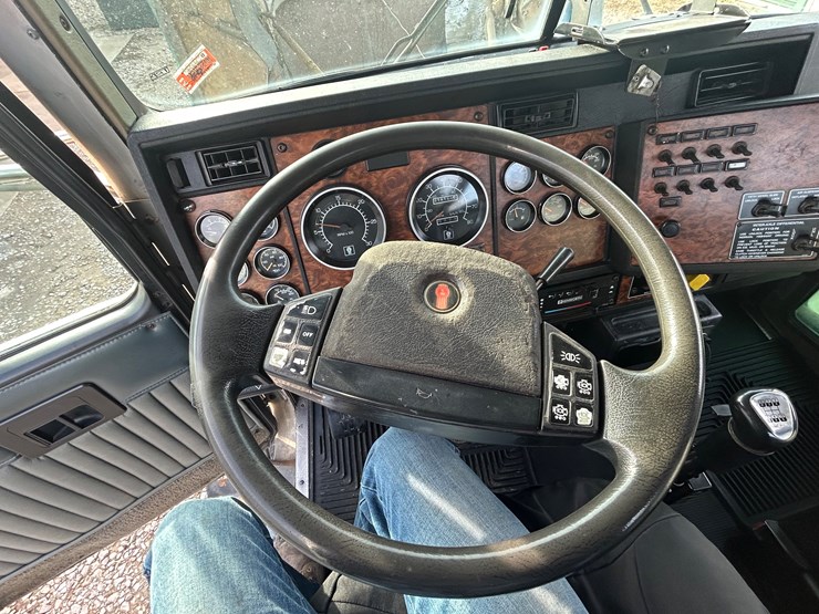 2001-kenworth-t800-image-100