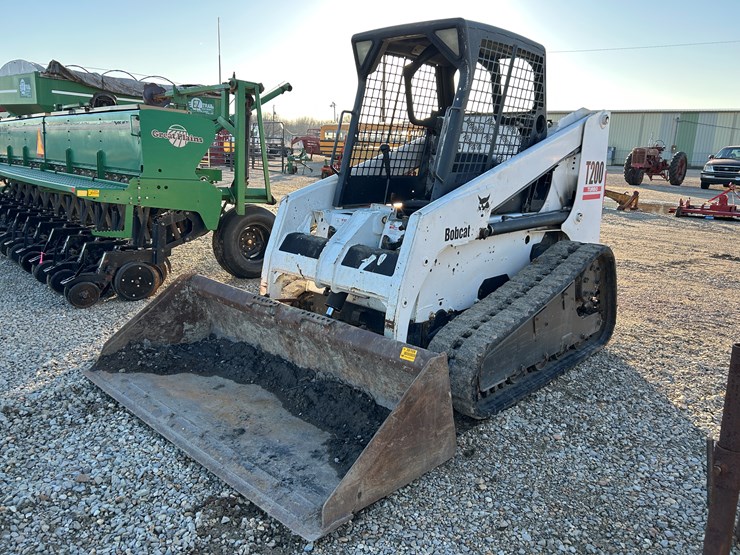 2005-bobcat-t200-image-1