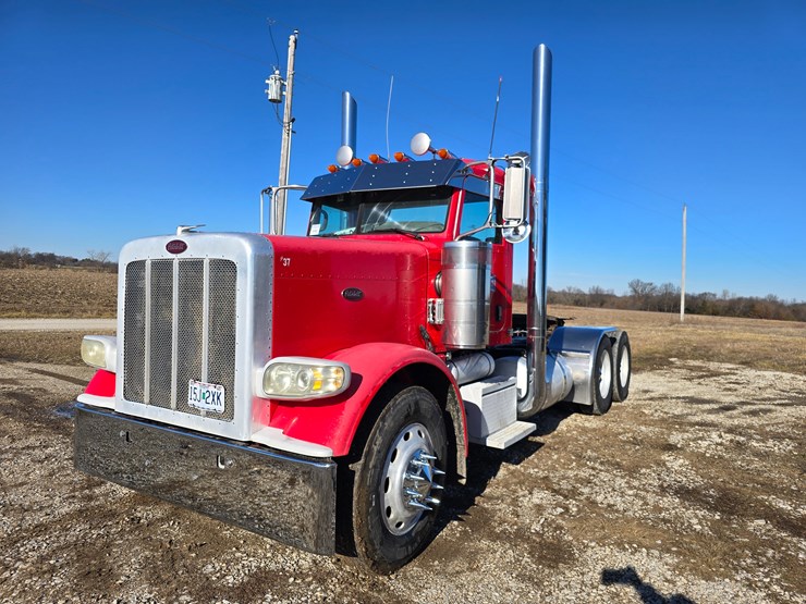2008-peterbilt-388-image-2
