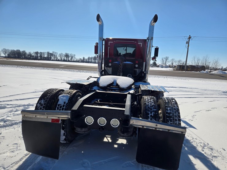 1995-freightliner-fld120-image-21