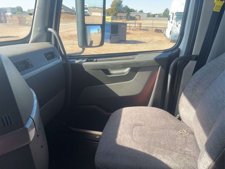 2019-volvo-volvo-vnl-tandem-axle-dual-conventional-new-generation-tractor-truck-image-25