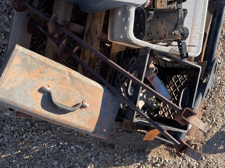 #3304-•-miscellaneous-big-truck-parts-image-5