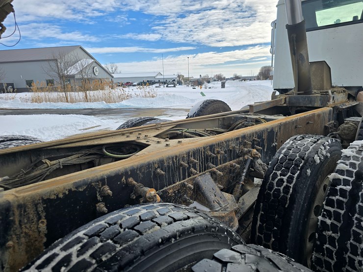 2012-caterpillar-660-image-49