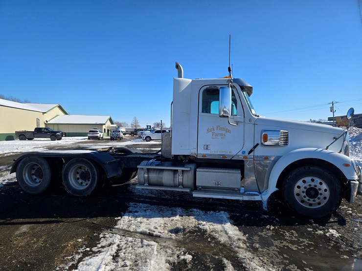 2012-freightliner-coronado-132-image-27