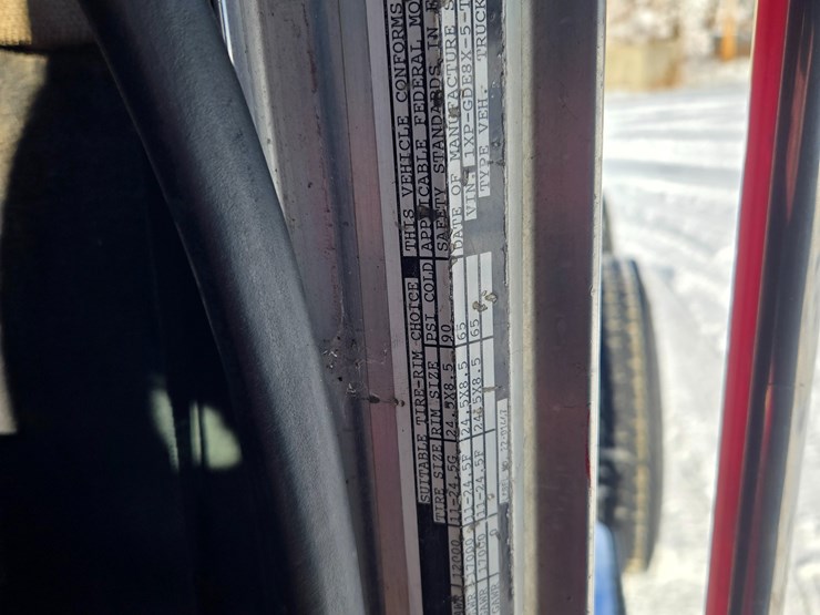 1996-peterbilt-385-image-55