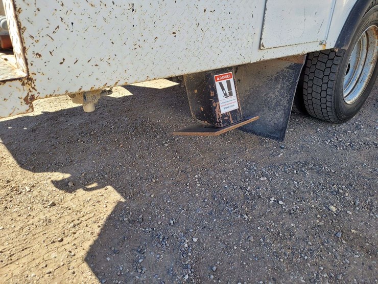 2005-ford-f550-image-15