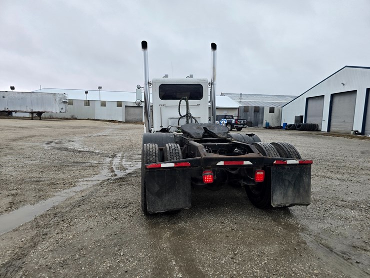 2007-peterbilt-379-image-16