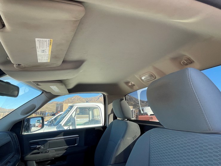 2016-dodge-1500-image-25