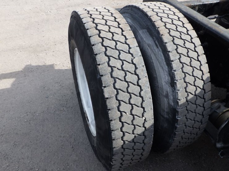 2015-freightliner-cascadia-125-image-8