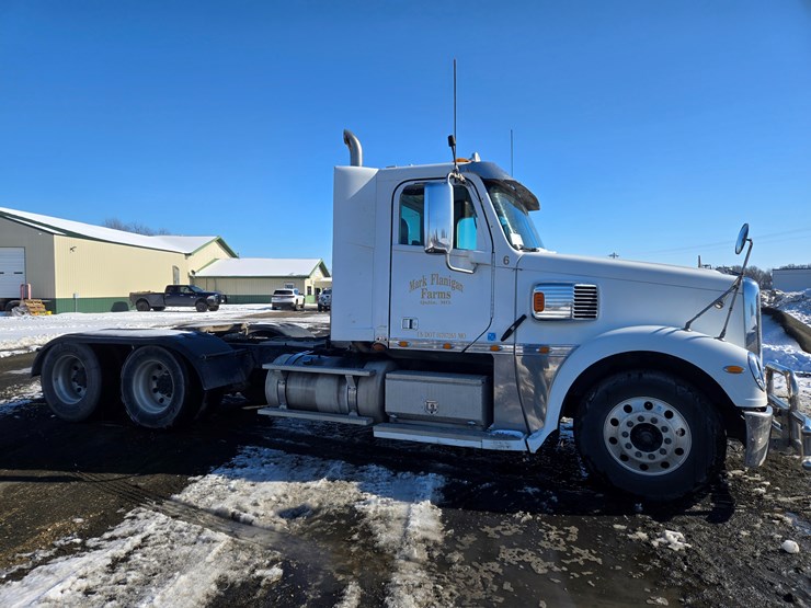 2012-freightliner-coronado-132-image-28