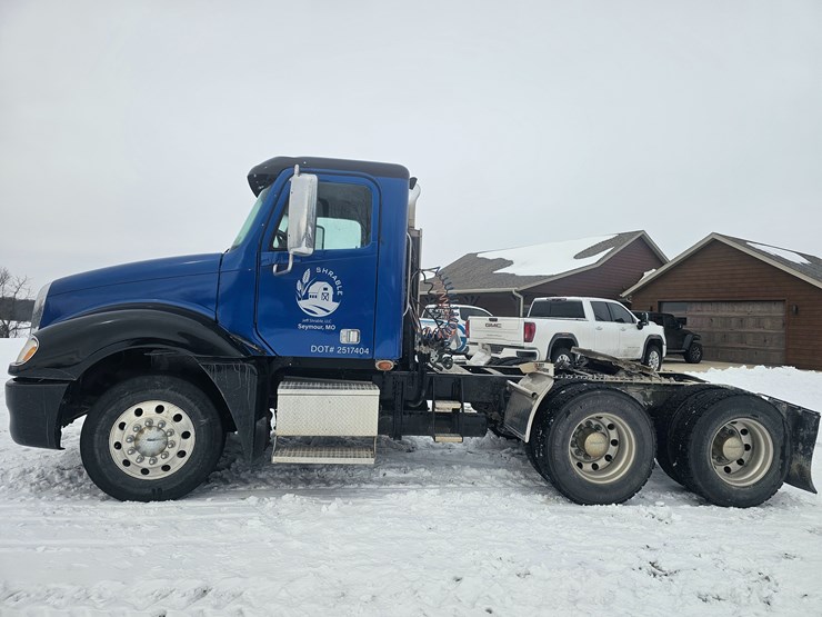 2007-freightliner-columbia-120-image-7