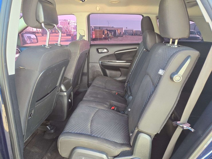 2017-dodge-journey-sxt-image-10