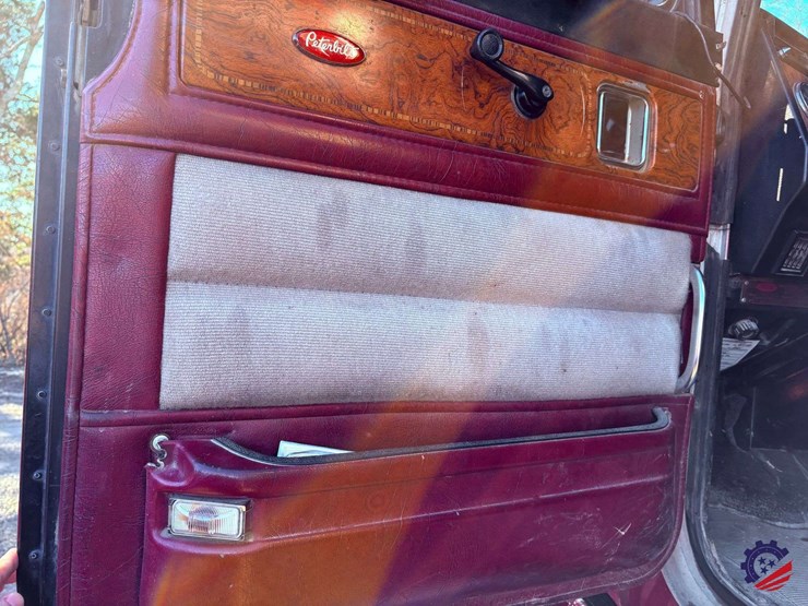 1999-peterbilt-357-image-59