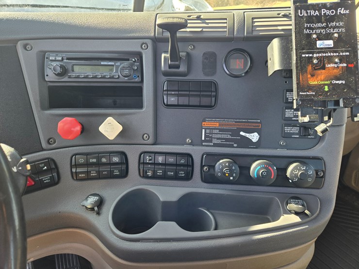 2012-freightliner-cascadia-113-image-59