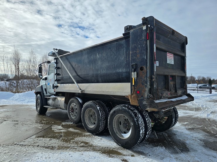 2012-caterpillar-660-image-11