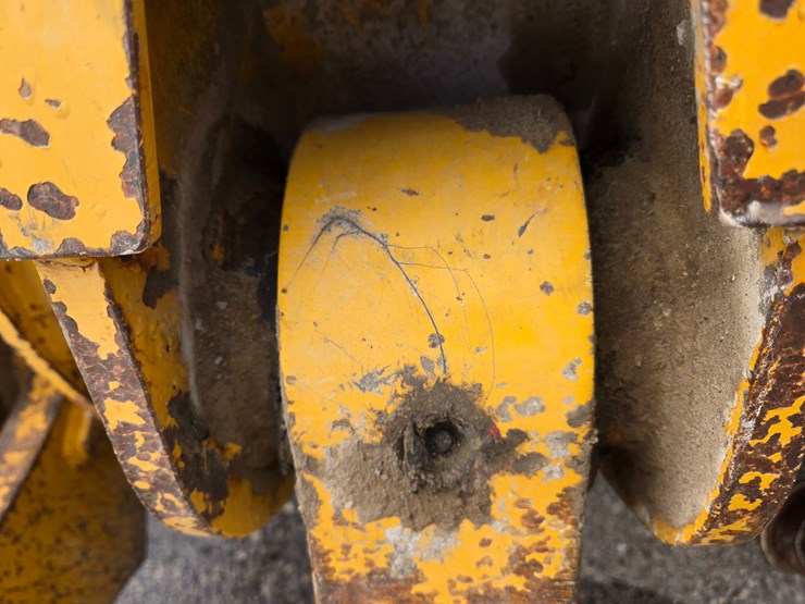 2004-deere-655c-image-95